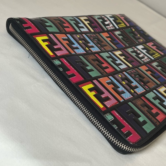 FENDI: Fendi Multicolore Zucca Print FF Flat Clutch Leather - Picture 13 of 13